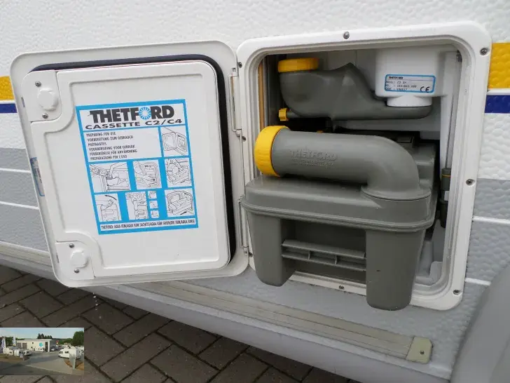 Fahrzeugbild Bürstner Fun 435 Nr. 18 - Doppelbett, Klappbett #35