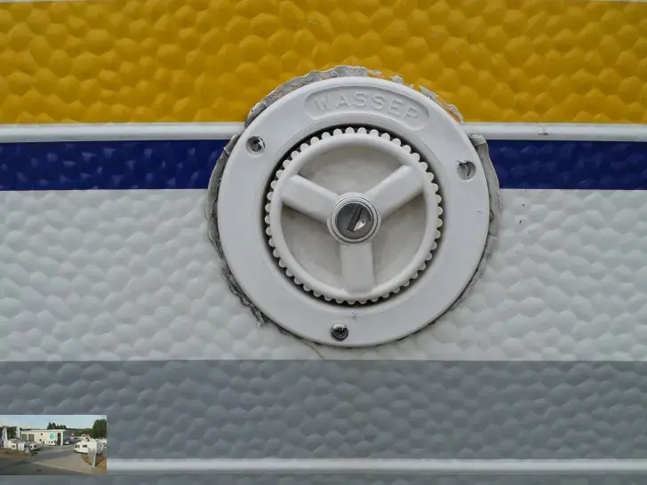 Fahrzeugbild Bürstner Fun 435 Nr. 18 - Doppelbett, Klappbett #36