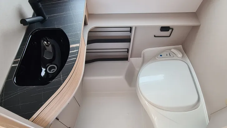 Fahrzeugbild Hymer Eriba Touring 542 Tango Red Edition #19