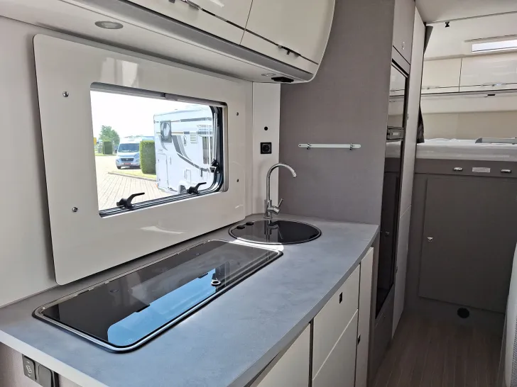 Fahrzeugbild Etrusco A 7300 DB Chassis NAVI RFK MARKISE #9