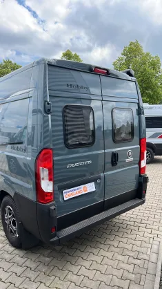 Schräg Hinten