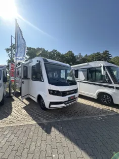 Schräg Vorne