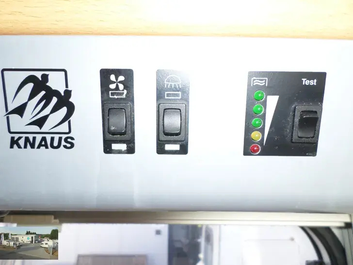 Fahrzeugbild Knaus Südwind 500 TF Nr. 93 - franz. Bett, RSG #12