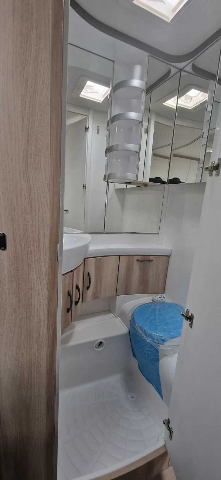 Fahrzeugbild Hobby De Luxe 460 LU #14