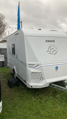 Schräg Vorne