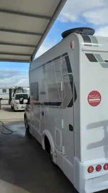 Schräg Hinten Weinsberg X-CURSION VAN 500 LT EDITION [PEPPER]