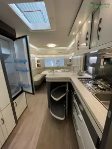 Fahrzeugbild Hobby Excellent 560 CFe Modell 2025 / 2000 Kg Achse #9