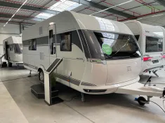 Bild 1 Hobby Prestige 560 WFU Modell 2025 / 2000 Kg Achse