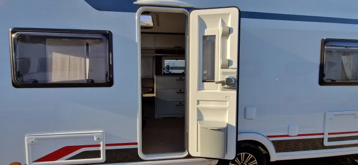 Fahrzeugbild Bürstner Premio 460 TS SkyLine - 1,7t uvm. #4