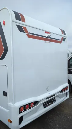 Schräg Hinten