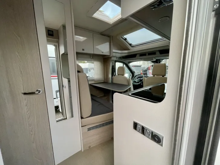 Fahrzeugbild Bürstner Lineo T 700 #3