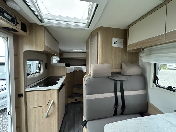Fahrzeugbild LMC Cruiser V 646 G #9