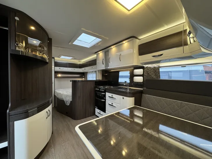 Fahrzeugbild Hobby Prestige 720 KWFU #7