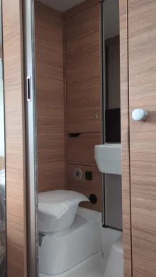 Toilette Weinsberg X-CURSION VAN 500 LT EDITION [PEPPER] 150 PS / Automatik, 608 - 1094