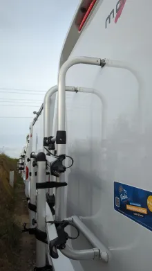 Schräg Vorne Malibu I 430 LE