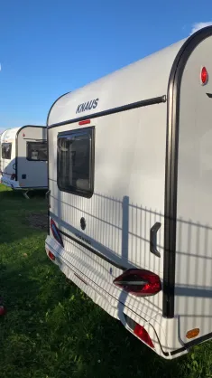 Schräg Hinten