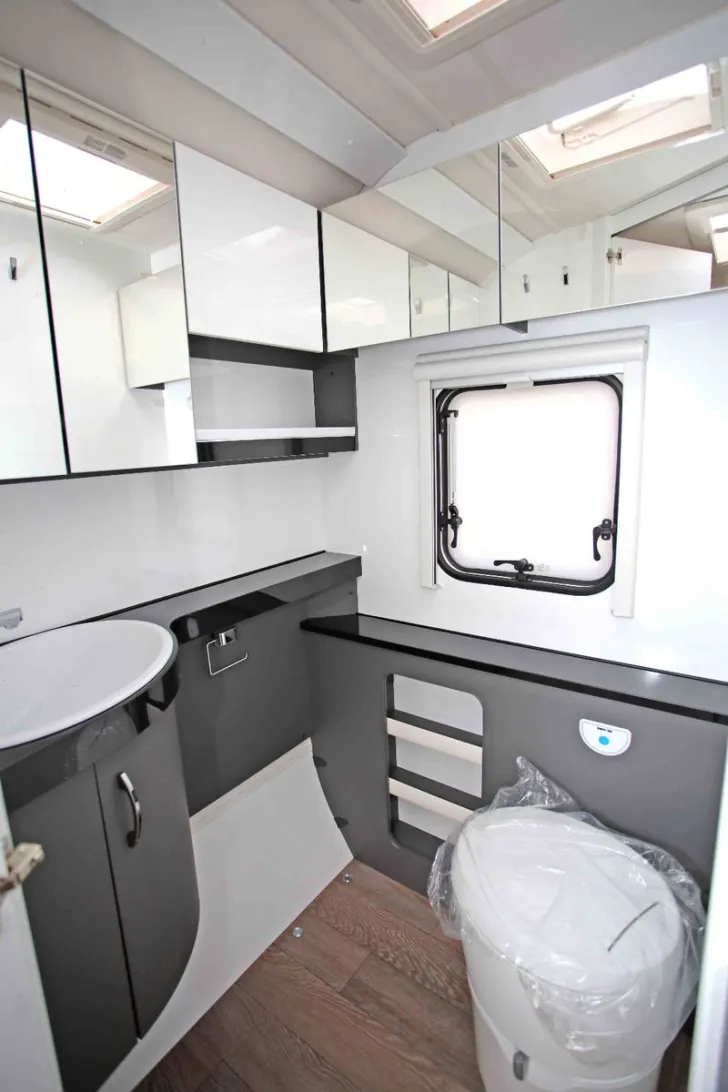 Fahrzeugbild Hobby Excellent 460 SL #17