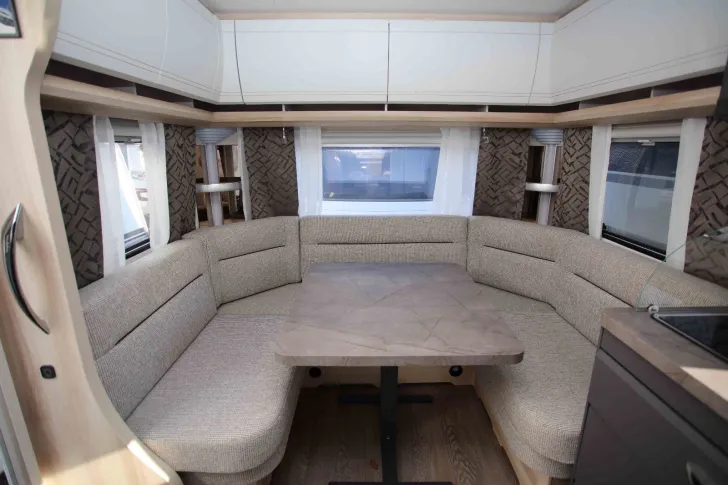 Fahrzeugbild Hobby De Luxe 460 UFe #3