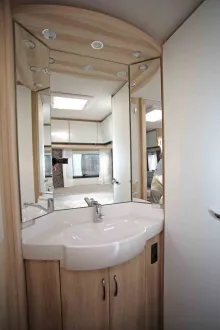 Fahrzeugbild Hobby De Luxe 460 UFe #14