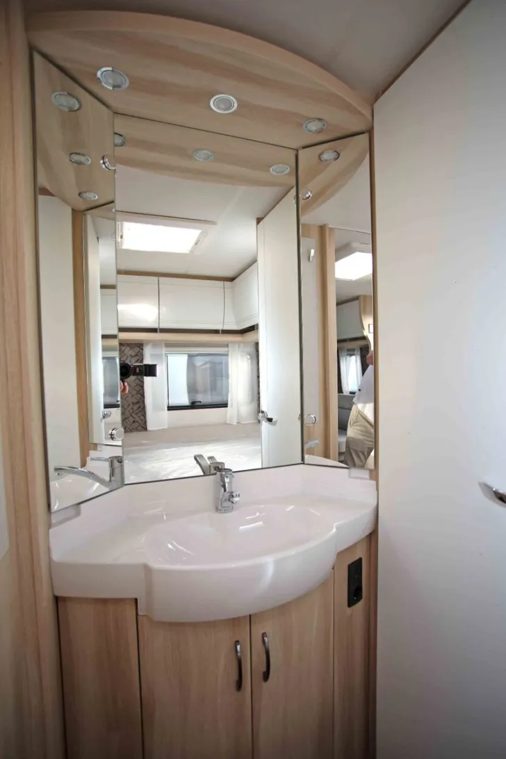 Fahrzeugbild Hobby De Luxe 460 UFe #14