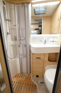 Bild 9 Hymer B-MC I 600 Blackline (Autom. Solar RFK Leder)