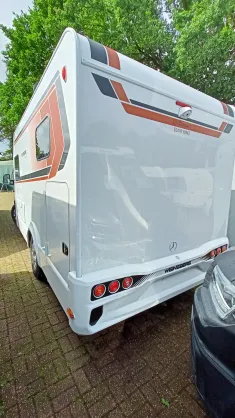 Schräg Hinten