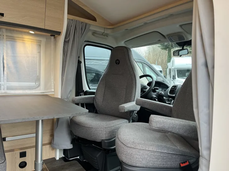 Fahrzeugbild Sunlight V 66 Paket One mit Markise* #8