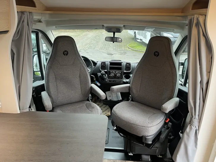 Fahrzeugbild Sunlight V 66 Paket One mit Markise* #12