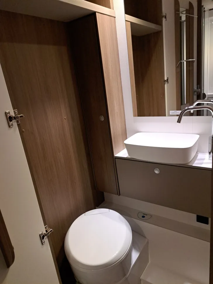 Fahrzeugbild Carado Edition24 T Ford 449 155 PS Hubbett #15