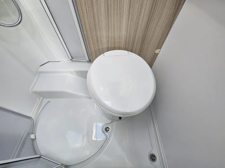 Fahrzeugbild Sun Living S 70SL X-TRA Markise|Hubbett auf Oktober 25 #12