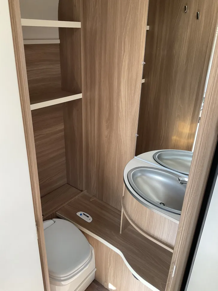 Fahrzeugbild Bürstner Premio Life 425 TS #7