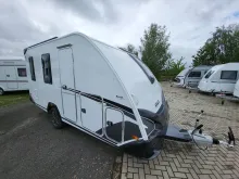 Schräg Vorne Knaus Sport&Fun 480 QL BLACK SELECTION