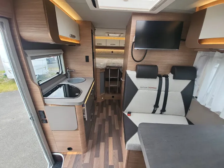 Fahrzeugbild Weinsberg CaraCompact 640 MEG EDITION [PEPPER] #8