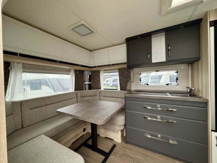 Fahrzeugbild Hobby De Luxe 460 UFe #6