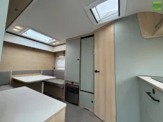 Bild 8 LMC Style 400 F Dusche Klappbett 1500kg