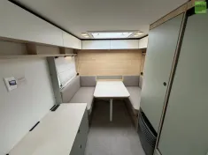 Bild 10 LMC Style 400 F Dusche Klappbett 1500kg