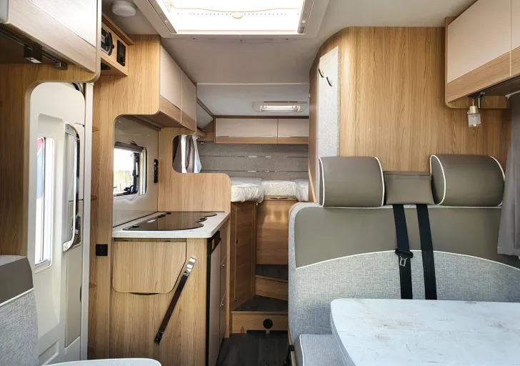 Fahrzeugbild LMC Cruiser V 646 G #9