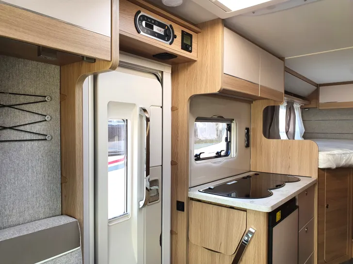 Fahrzeugbild LMC Cruiser V 646 G #11