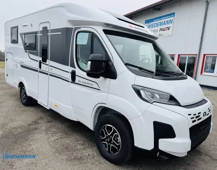 Schräg Vorne Adria Compact SL *ACC * HB el. * LED * ZV*