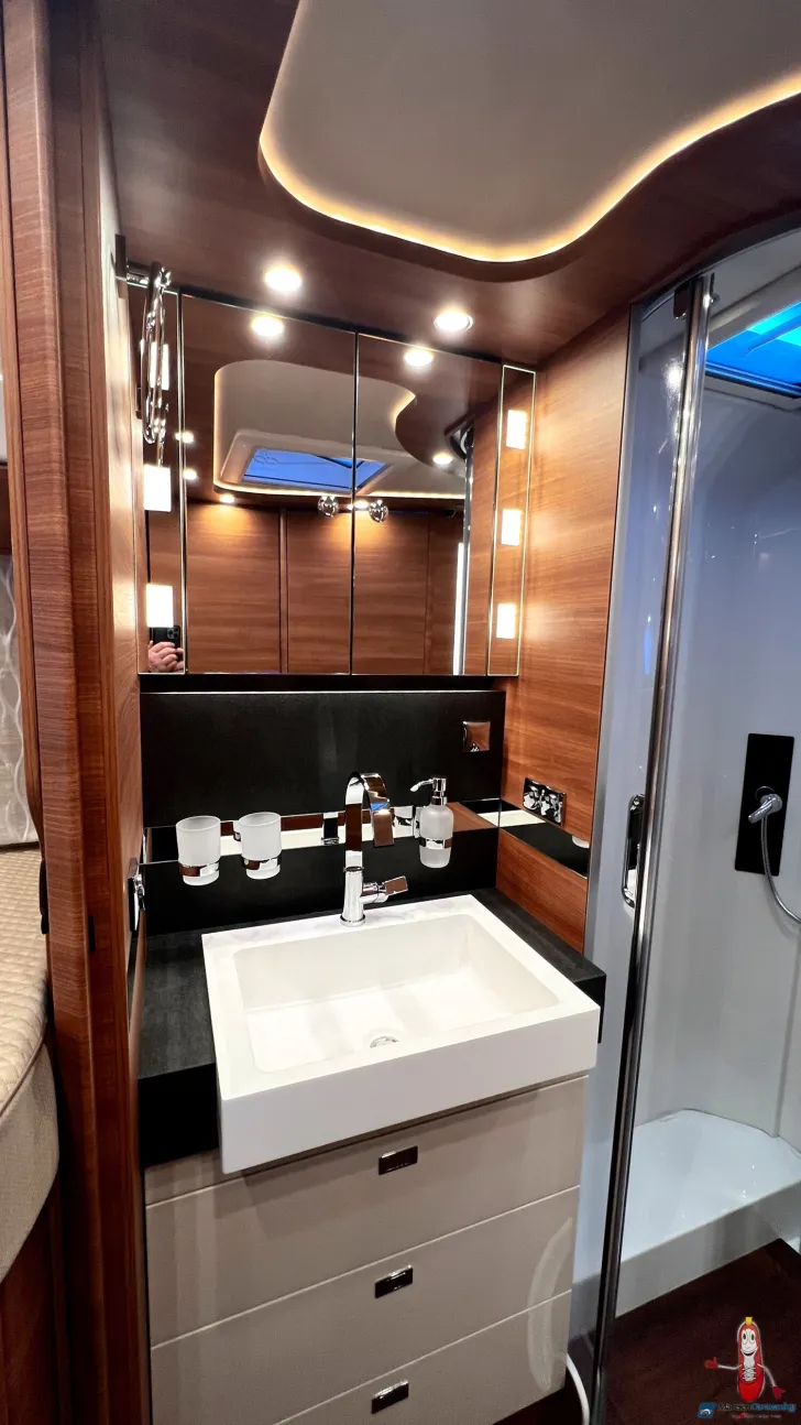 Fahrzeugbild Carthago chic c-line xl I I 5.9 LE Mercedes (228) #34