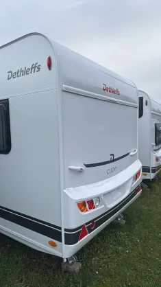 Schräg Hinten