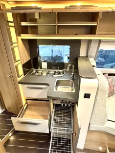 Bild 9 Knaus Sky TI 650 MF Platinum Selection 180 PS Automatik Rahmenfenster