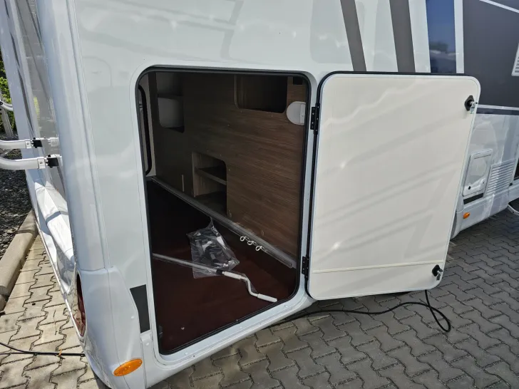 Fahrzeugbild Carado Edition24 T Ford 338 155PS/Automatik/o.Hubbett #6