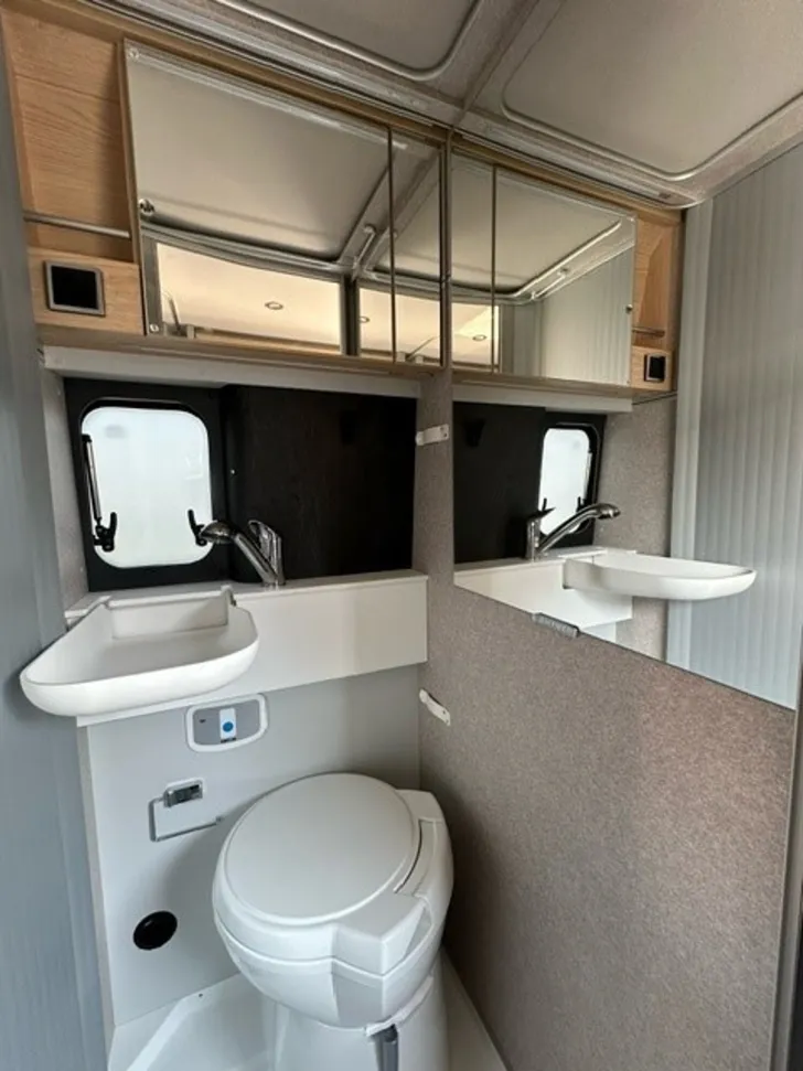Fahrzeugbild Hymer Yosemite Fiat Schlafdach/3,5t #19