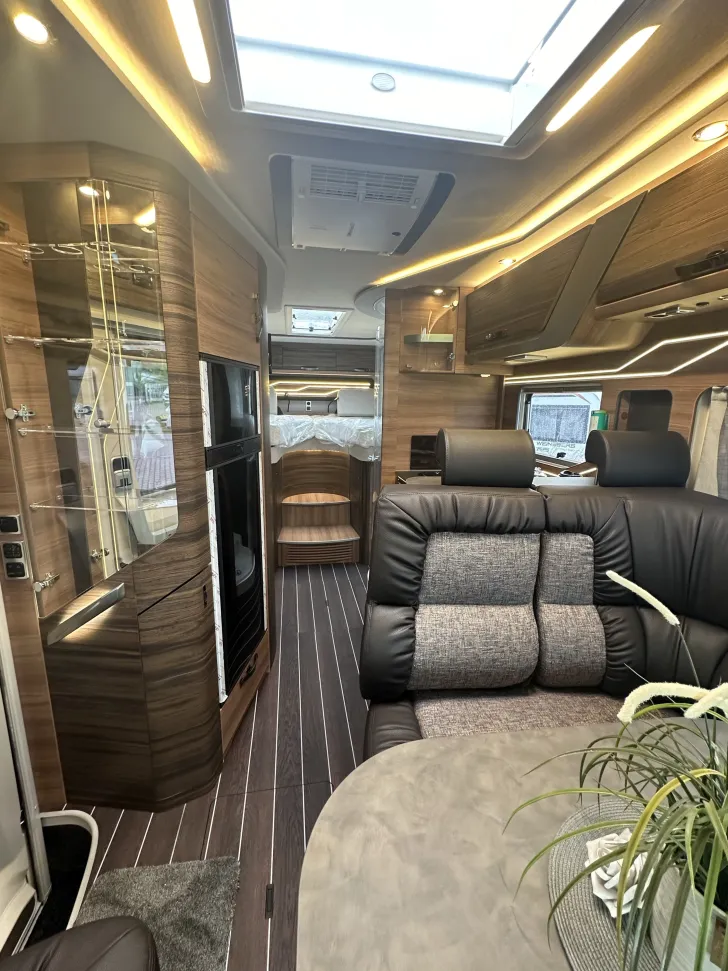 Fahrzeugbild Knaus Sun I 700 LEG HY4 Stützen, Wechselrichter #6