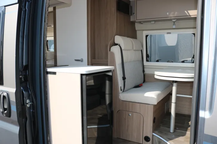 Grundriss Tag Carado Camper Van CV 600 pro AT6G+Ausstelldach+Kamera