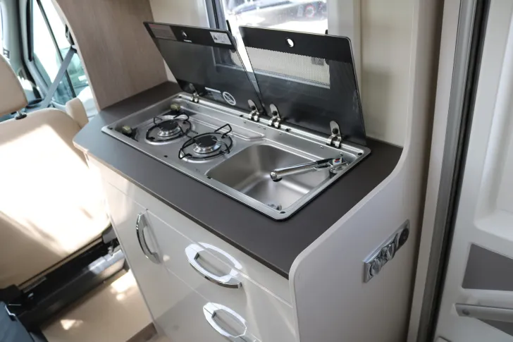 Fahrzeugbild Bürstner Lineo T 700 AT8G+Markise+Multimedia+SAT&Solar #8