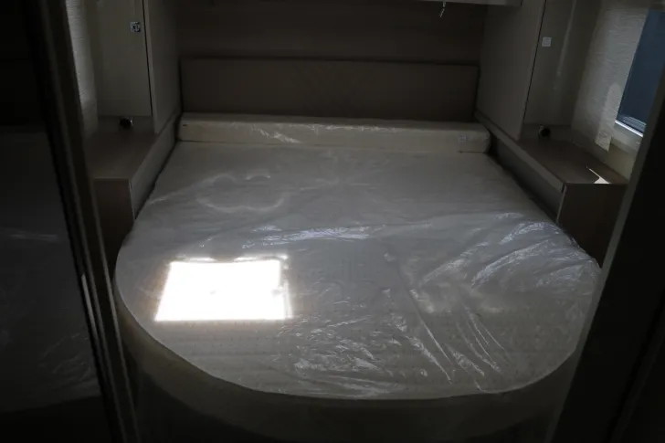 Fahrzeugbild Bürstner Lineo T 700 AT8G+Markise+Multimedia+SAT&Solar #12