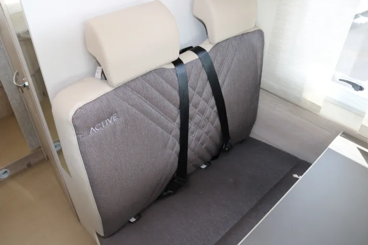 Fahrzeugbild Bürstner Lineo T 700 AT8G+Markise+Multimedia+SAT&Solar #14