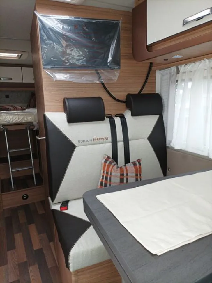 Fahrzeugbild Weinsberg CaraCompact 640 MEG EDITION [PEPPER] Mercedes Automatik #9
